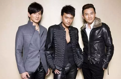 ����¡����ʷ���Ӱڵ�̯�������������