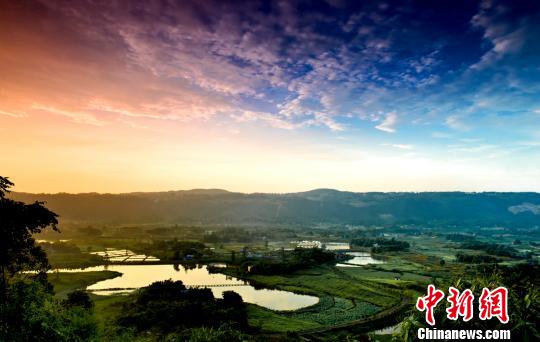 ���ߺ���Ϊ�ڵ�ũ�񹤷��紴ҵ�ء��¸�·��