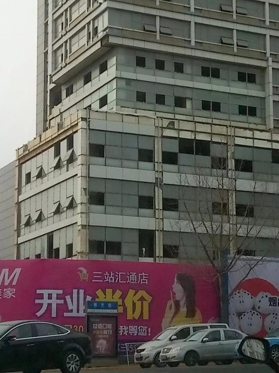 �����߳�����β¥Χ�ǣ���̨�ƽ�ض�����Ŀ��β