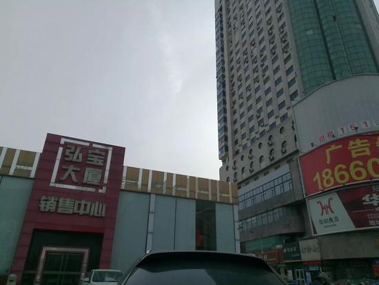 �����߳�����β¥Χ�ǣ���̨�ƽ�ض�����Ŀ��β