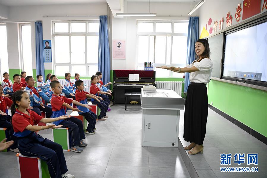 ���»�ȫýͷ�����������ǵ�С�����ͼ�Ļ�������15��23���˵�����ת�ۡ����ҹ�����׵���̬������������ƶ����