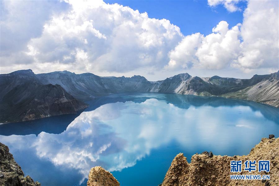 ���»�ȫýͷ�����������ǵ�С�����ͼ�Ļ�������9�������������Ҽҡ����ڼ��֣�һƳ�й������������δ��