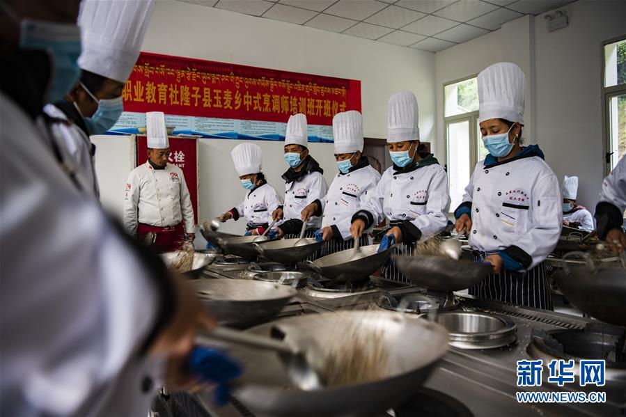 ���»�ȫýͷ�����������ǵ�С�����ͼ�Ļ�������2���������գ����ǵ��¼�԰���������׵ط�ƶ��Ǩ����Ҹ�����������